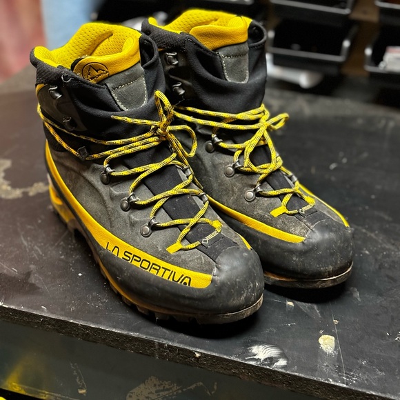 Mountaineering Boots - Picture 4 of 4
